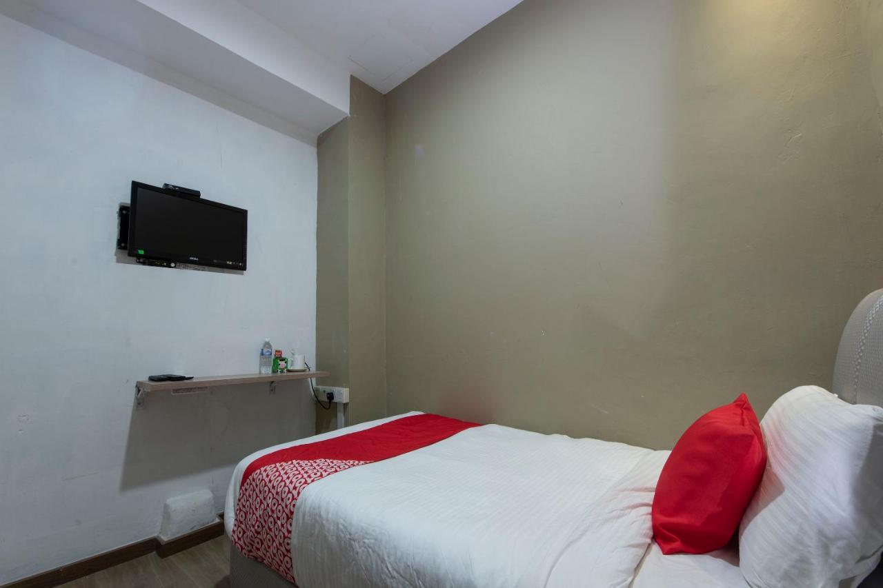 Oyo 90231 Hotel By The Park Plt Johor Bahru Exterior foto