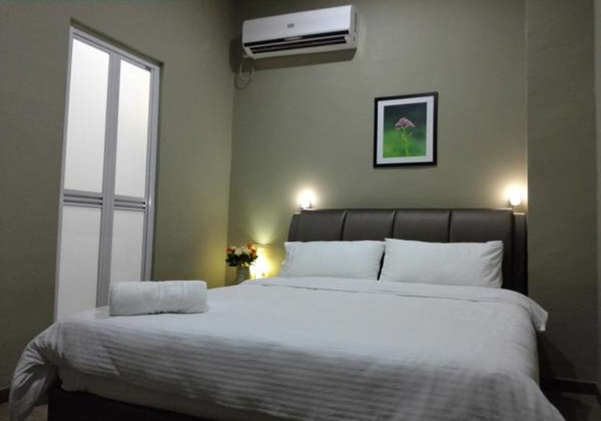 Oyo 90231 Hotel By The Park Plt Johor Bahru Exterior foto